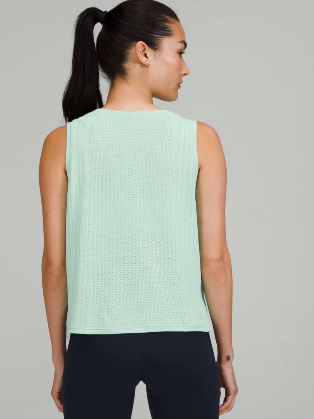 Lululemon Train to be Tank - Picture 2 of 7